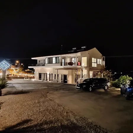 Ξενοδοχείο με διαμερίσματα Suel